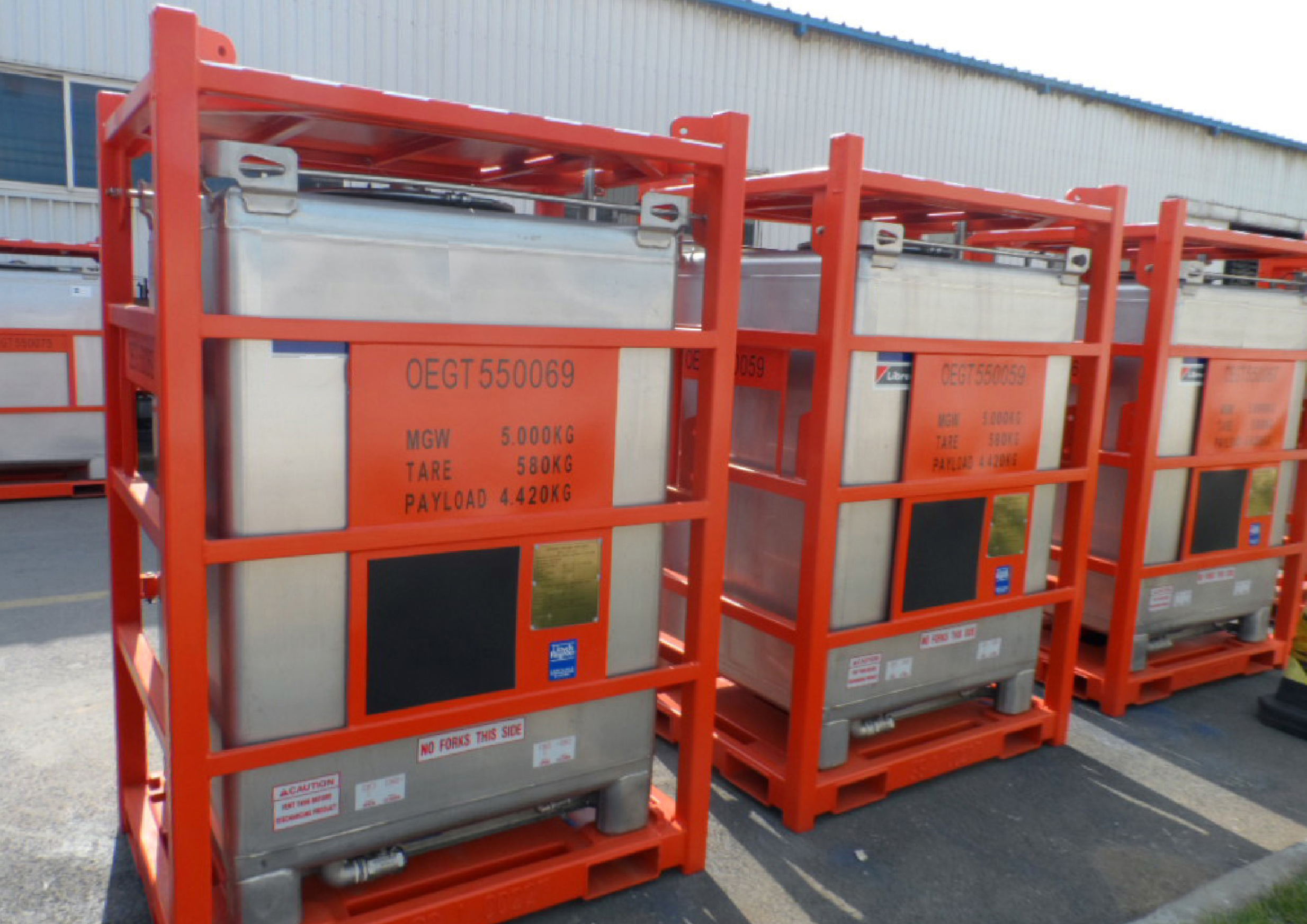 2082 Litre (550 Gal) IBC Tank and Frame